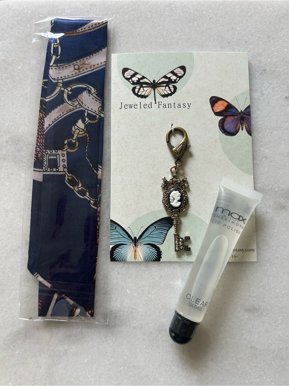 Jeweled Fantasy XL Cameo Antique Key Bag Charm Giftset